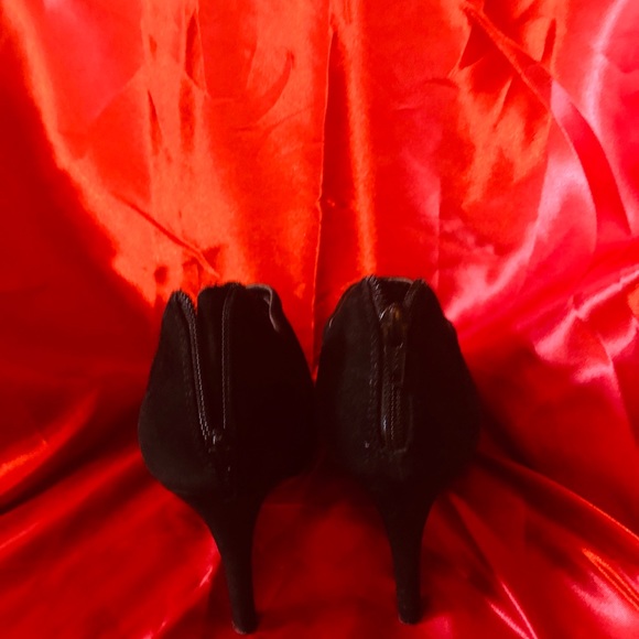 Shoes - Picture 2 of 2